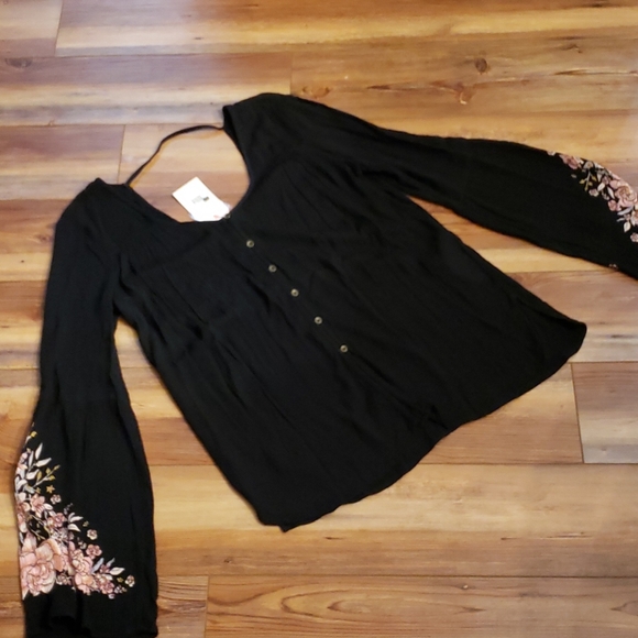 Billabong Tops - 🆕 Billabong long sleeve